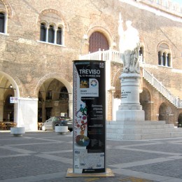 Allestimenti_insegne_esterne_telo_pvc_stampaUV_flatbed_pannelli_cartelli stradali_totem_banner23